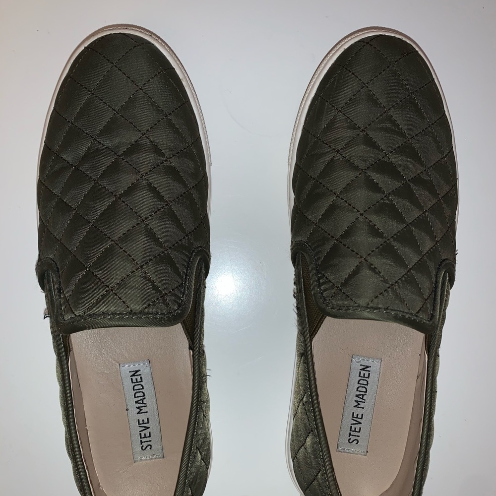 Steve Madden Ecentrcq Sneaker in army green. - Picture 1 of 3